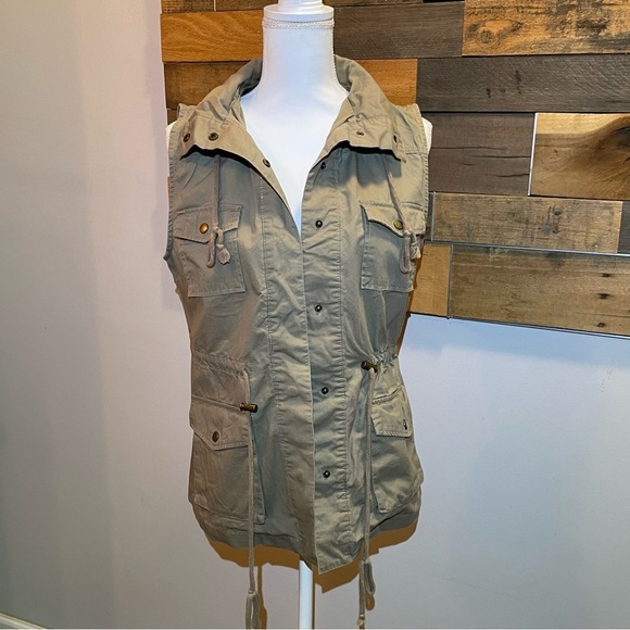 Active USA Khaki Sleeveless Vest with Hood 100% Cotton, Breathable, Snap closure - Picture 5 of 16